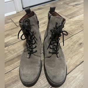BORN lace up boots size 7.5/8